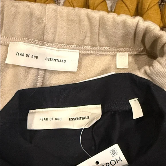 Fear of God Essentials Black Tee and Cream Joggers - Picture 9 of 9